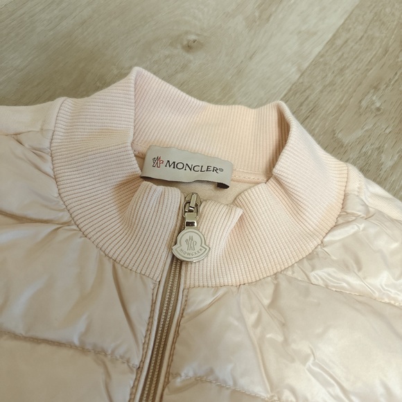 Moncler pinkish long sleeve with dawn fill in the middle front panel. Size 10 - Picture 3 of 6